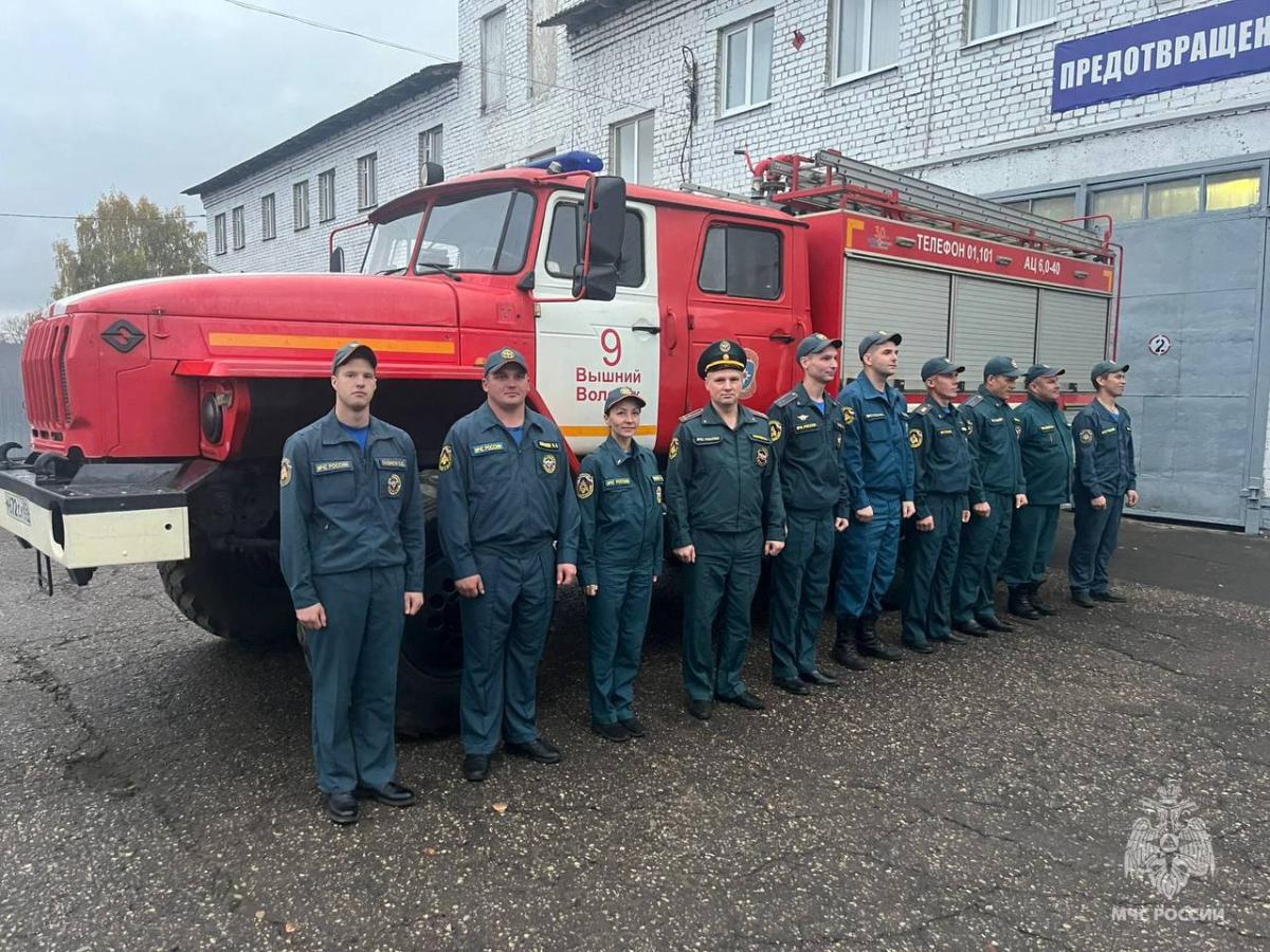 В Вышнем Волочке спасатели помогли раненому мужчине Фото: МЧС Тверской области