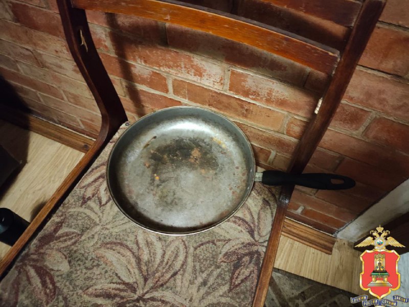 В Осташкове завели уголовное дело на мужчину, избившего жену сковородкой 