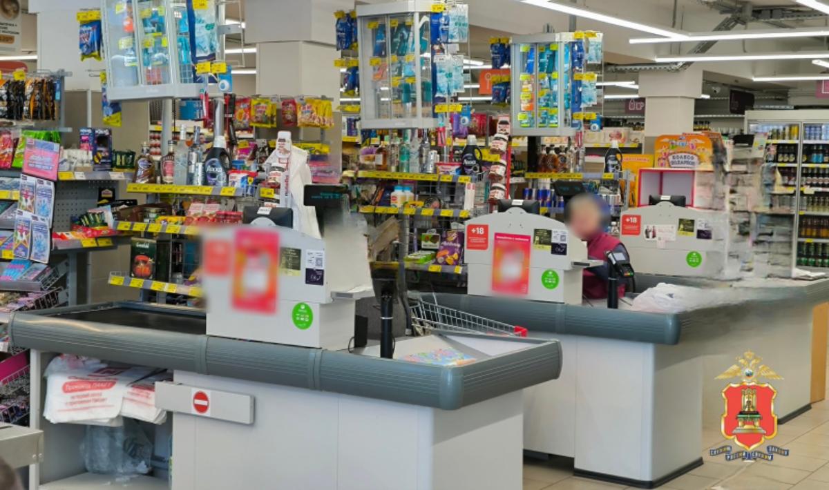 В Лихославле кассир забирала деньги себе, если товар оплачивался наличными Фото: УМВД Тверской области