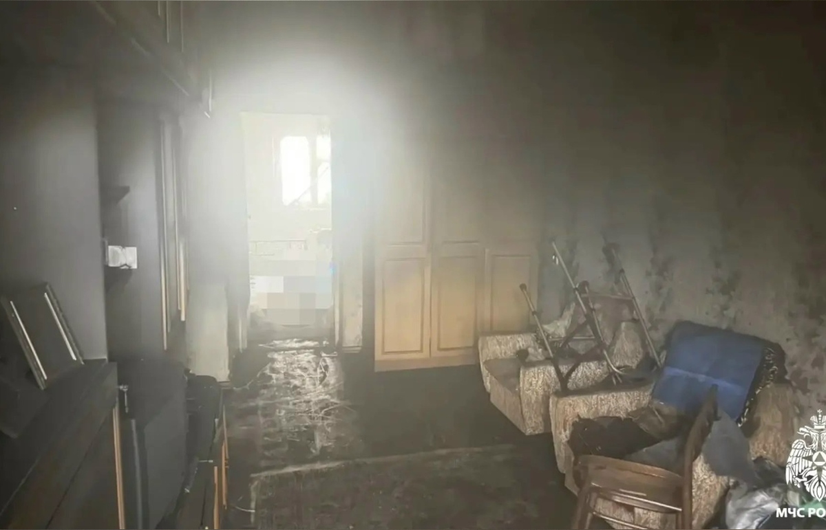 В Твери на пожаре в квартире в доме на улице Склизкова погиб мужчина Фото, видео: МЧС Тверской области