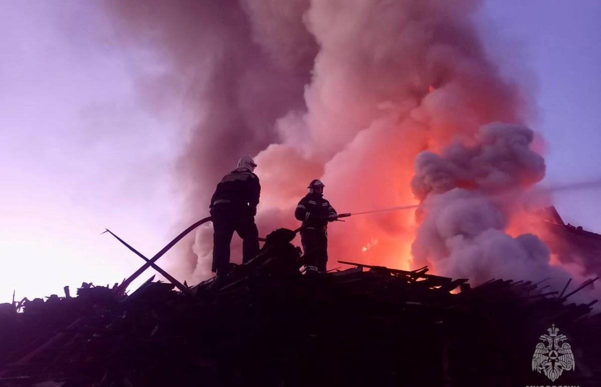 В Максатихе потушили пожар на 300 квадратных метрах - новости Афанасий