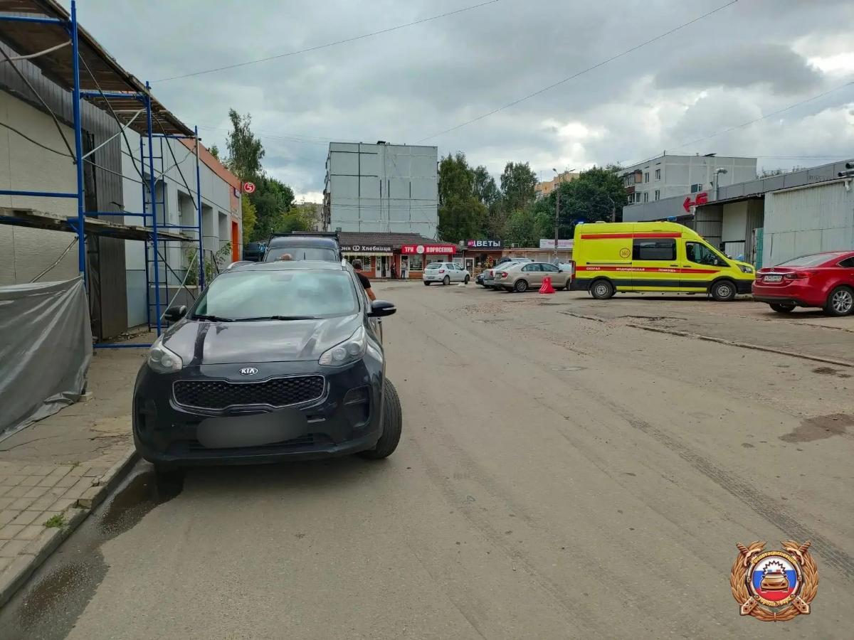 5-летний мальчик попал под колеса кроссовера в Твери Фото: ГАИ