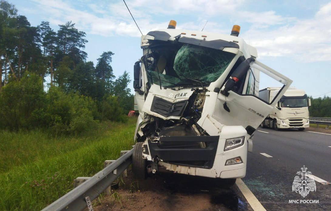 Под Тверью столкнулись два грузовика - новости Афанасий