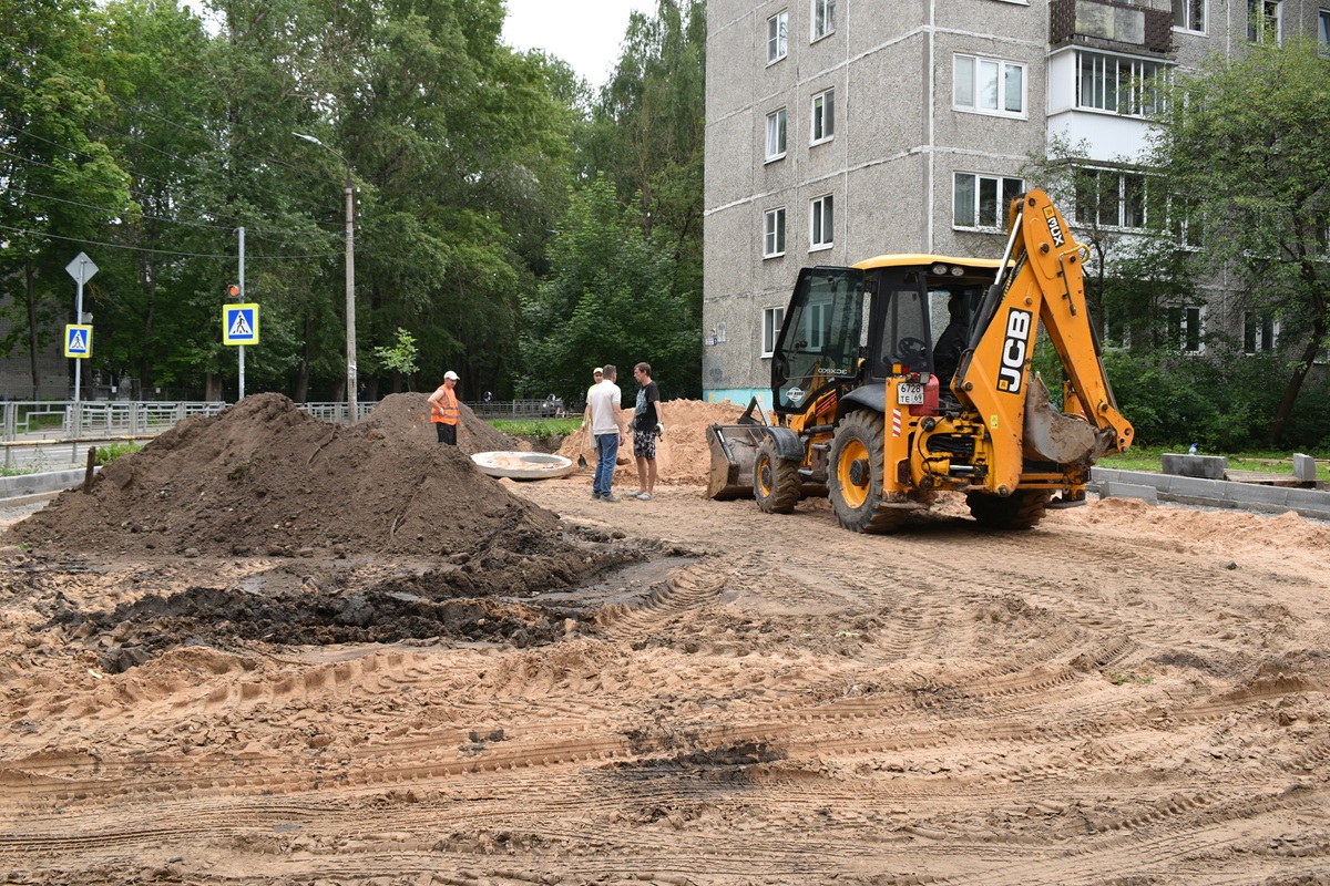 В Твери на Спортивном во дворах по ППМИ организуют парковки и ремонтируют въезд Фото предоставлено администрацией Твери