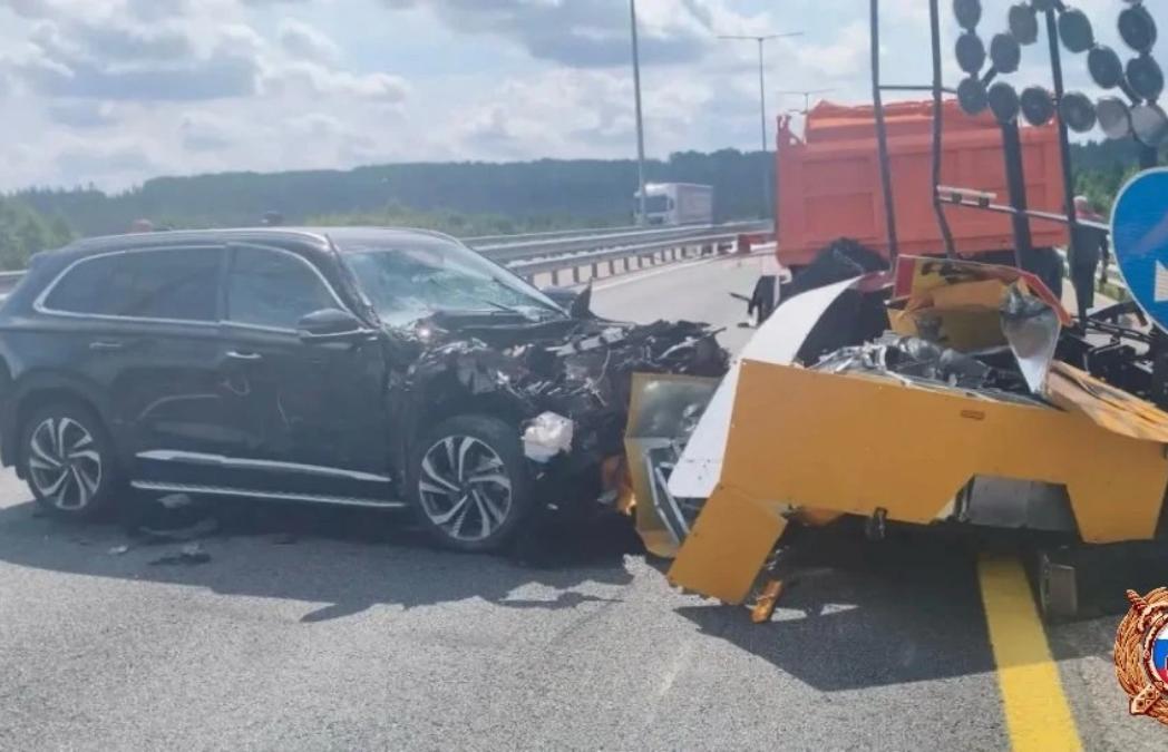 Легковушка въехала в грузовик и отбойник на М11 в Тверской области - новости Афанасий