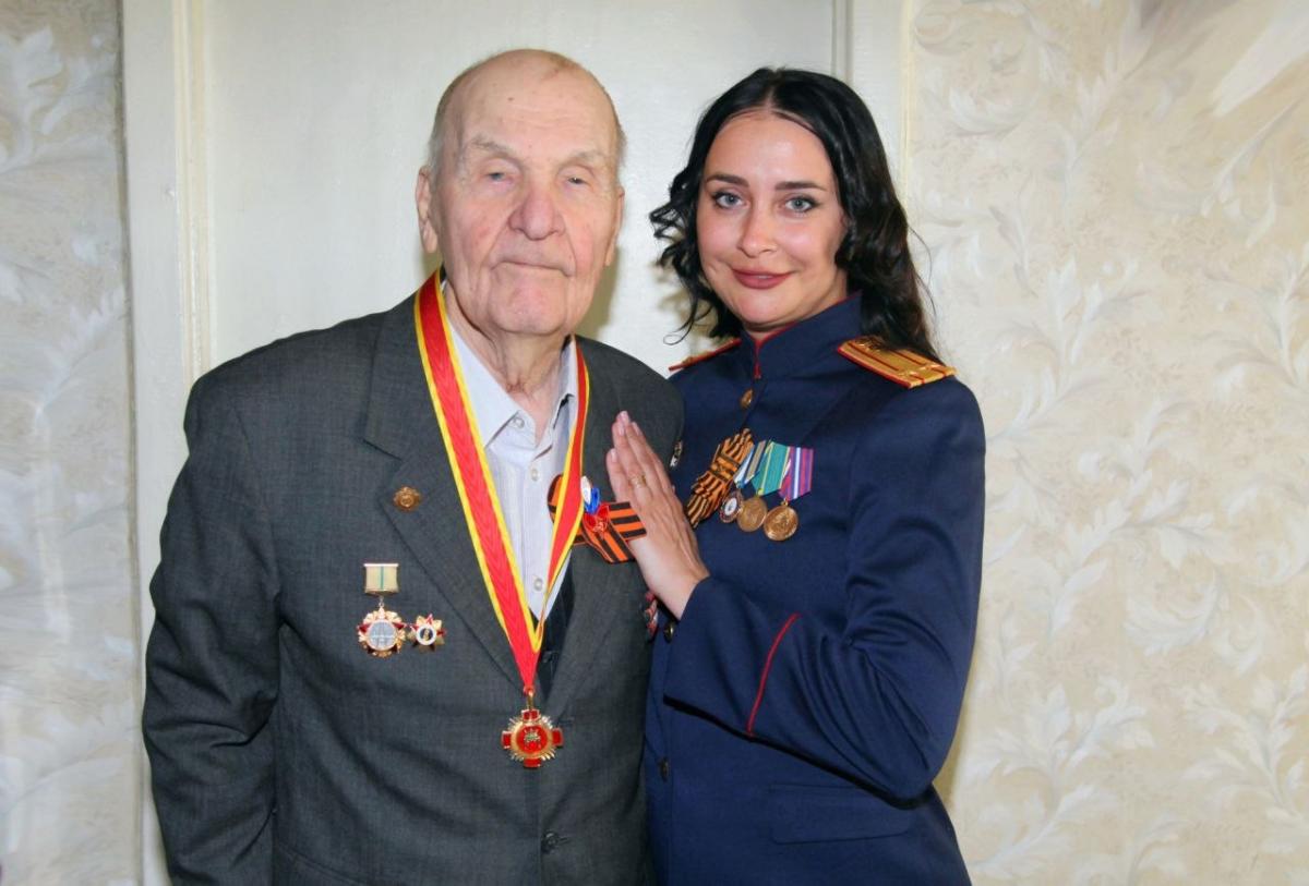 Тверские следователи СК поздравили ветерана Павла Кабанова с 81-летием Победы Фото: СУ СК РФ по Тверской области