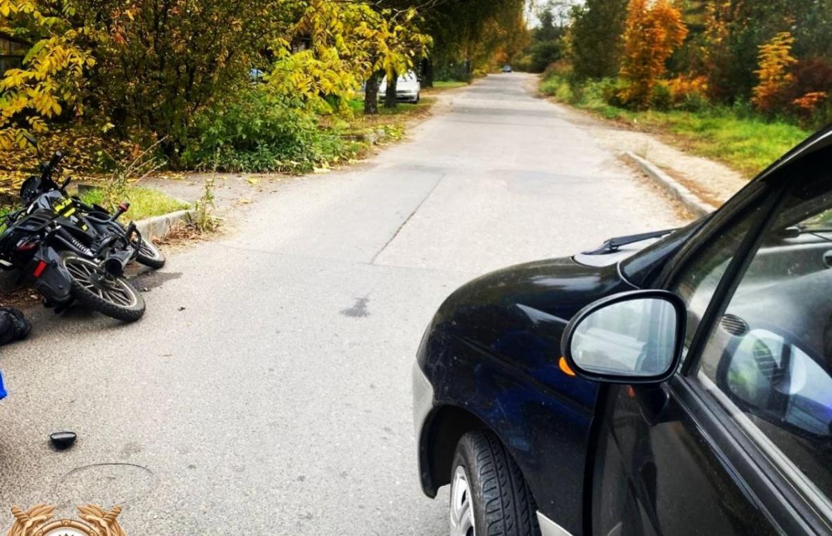 На улице Цветочной в Твери автомобиль сбил подростка на мопеде - новости Афанасий