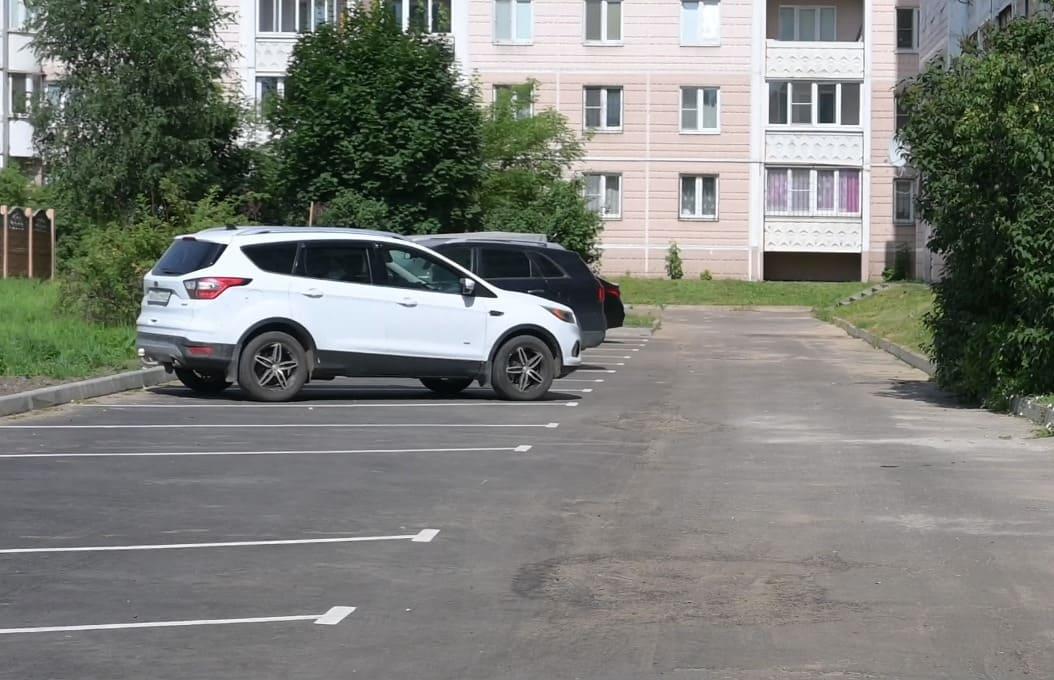 В Твери на улице Склизкова по ППМИ в отремонтированном дворе появились парковка и камеры - новости Афанасий