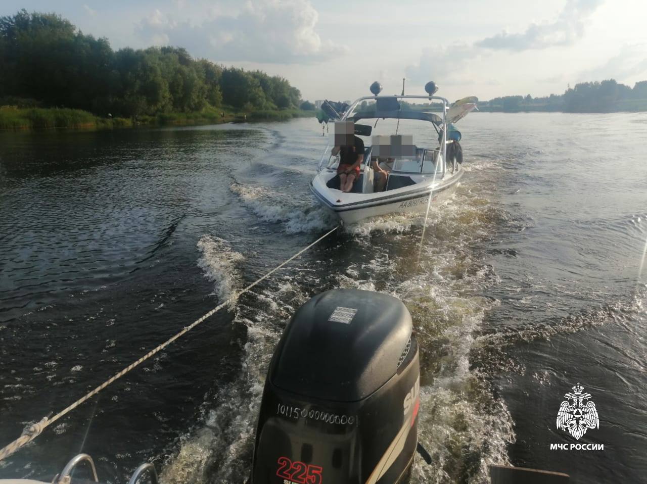 В Твери на Волге катер наехал на девушку на сапборде Фото: ГУ МЧС России по Тверской области