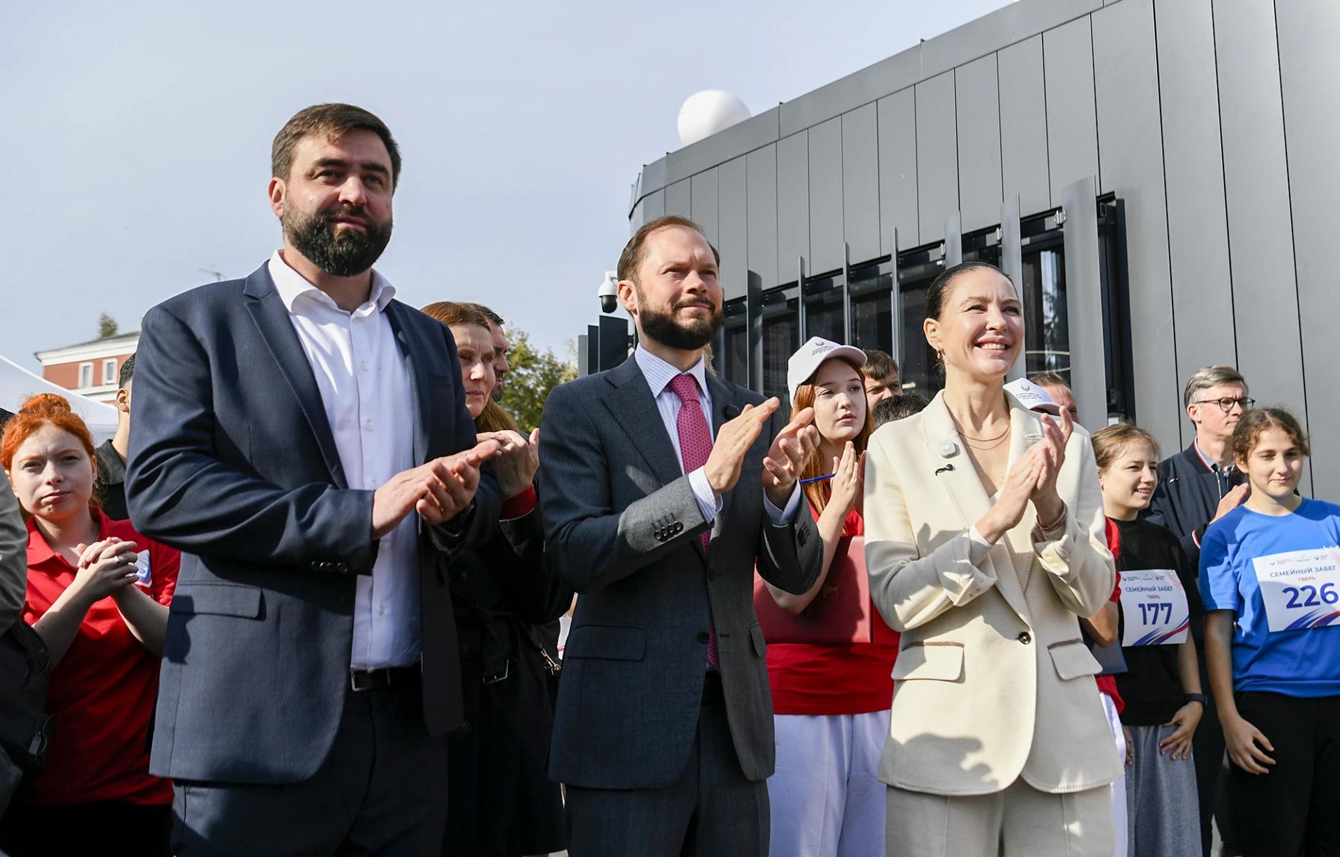 Виталий Королев и Алёна Аршинова открыли беговой центр в Твери Фото: 
https://max.ru/korolev