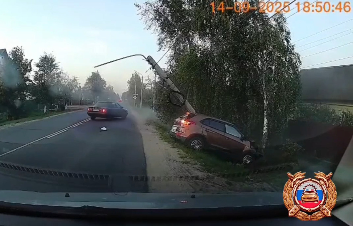 В Конаково Тверской области водитель Hyundai врезался в столб и погиб Фото: архив редакции