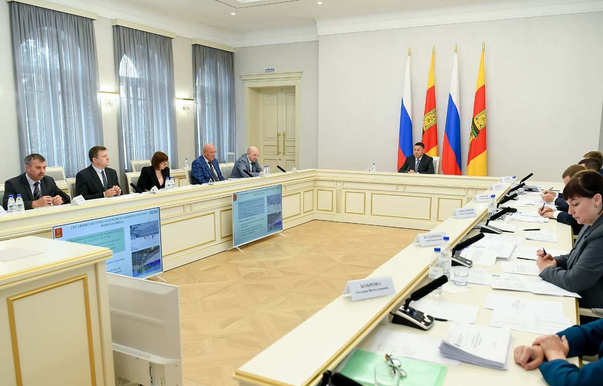 Наборы принадлежностей для первоклассников, обновление школьного транспорта: Тверская область готовится к учебному году - новости Афанасий