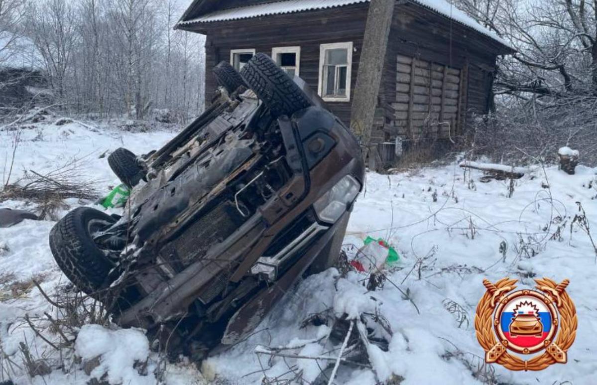 В Бежецком районе кроссовер опрокинулся в кювет - новости Афанасий