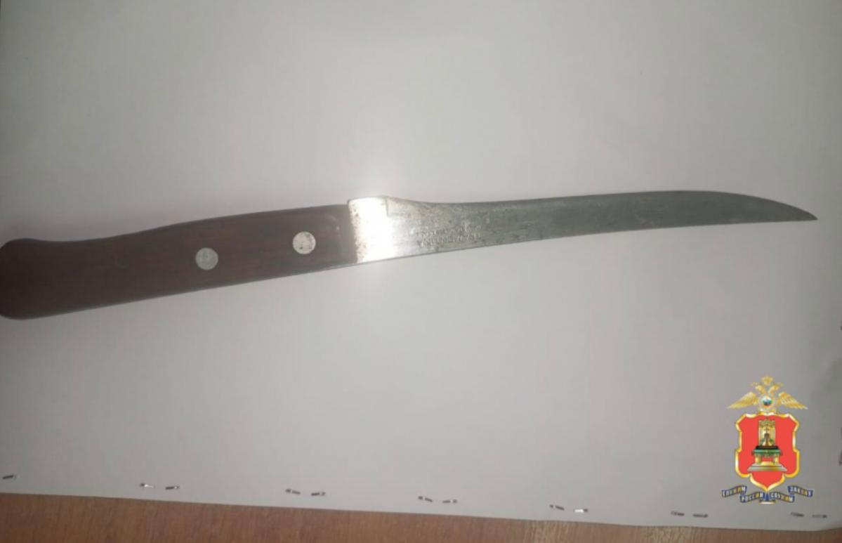 Житель Бежецка пырнул ножом приятеля, засидевшегося в гостях - новости Афанасий