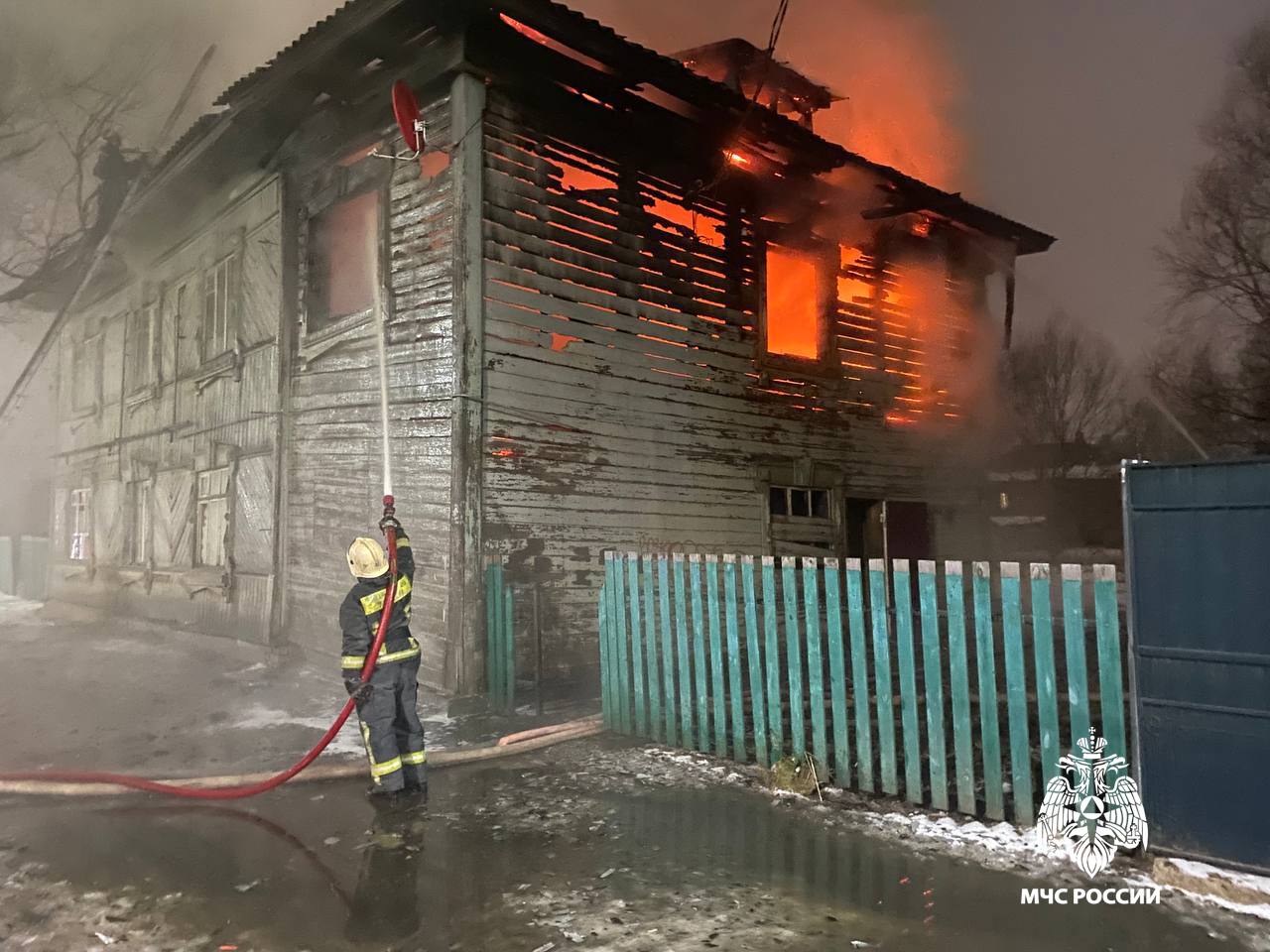 Два человека погибли и один пострадал на пожаре в Бежецке  Фото, видео: ГУ МЧС по Тверской области