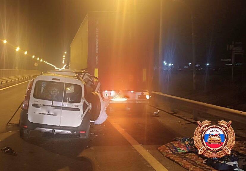 На М10 под Торжком в Тверской области в ДТП погибли два человека Фото: ГАИ