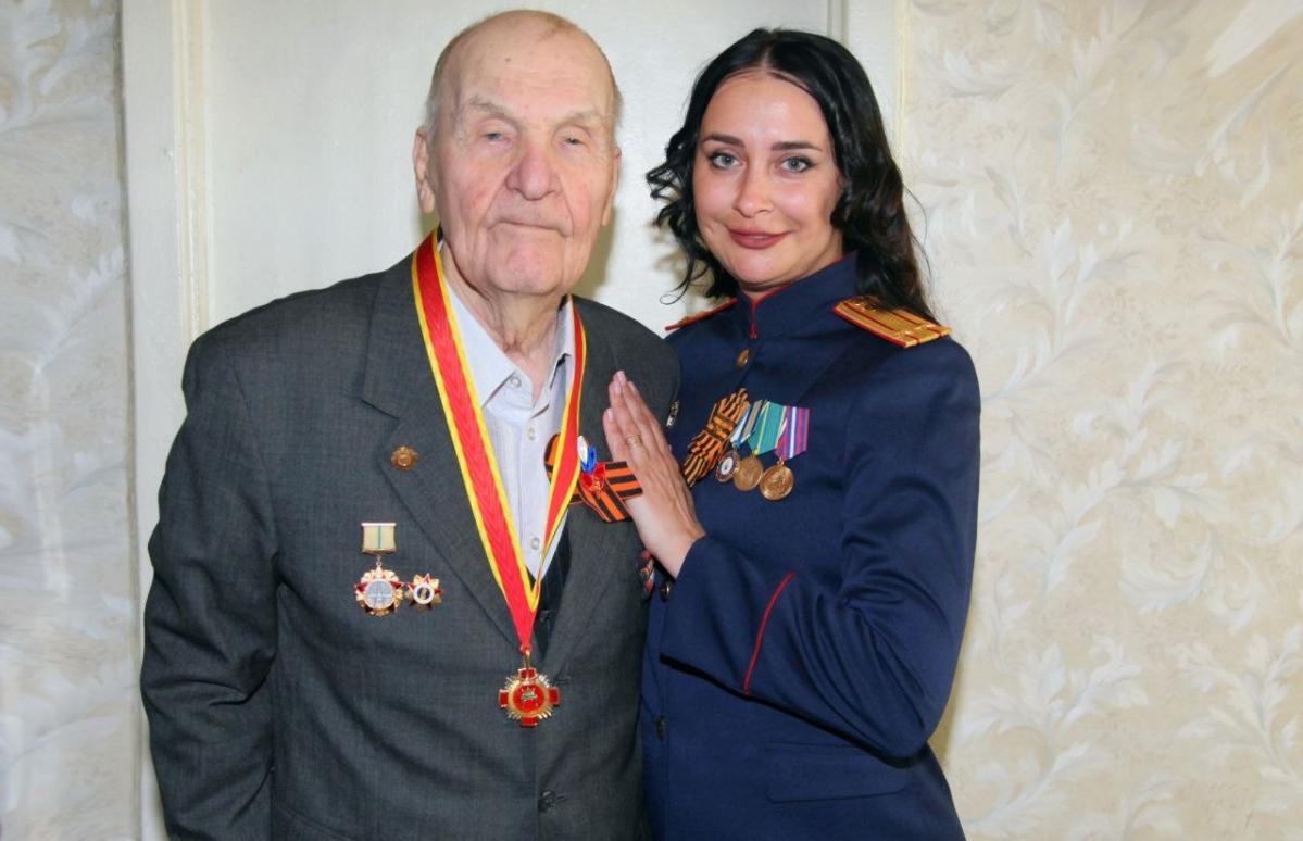 Тверские следователи СК поздравили ветерана Павла Кабанова с 81-летием Победы - новости Афанасий
