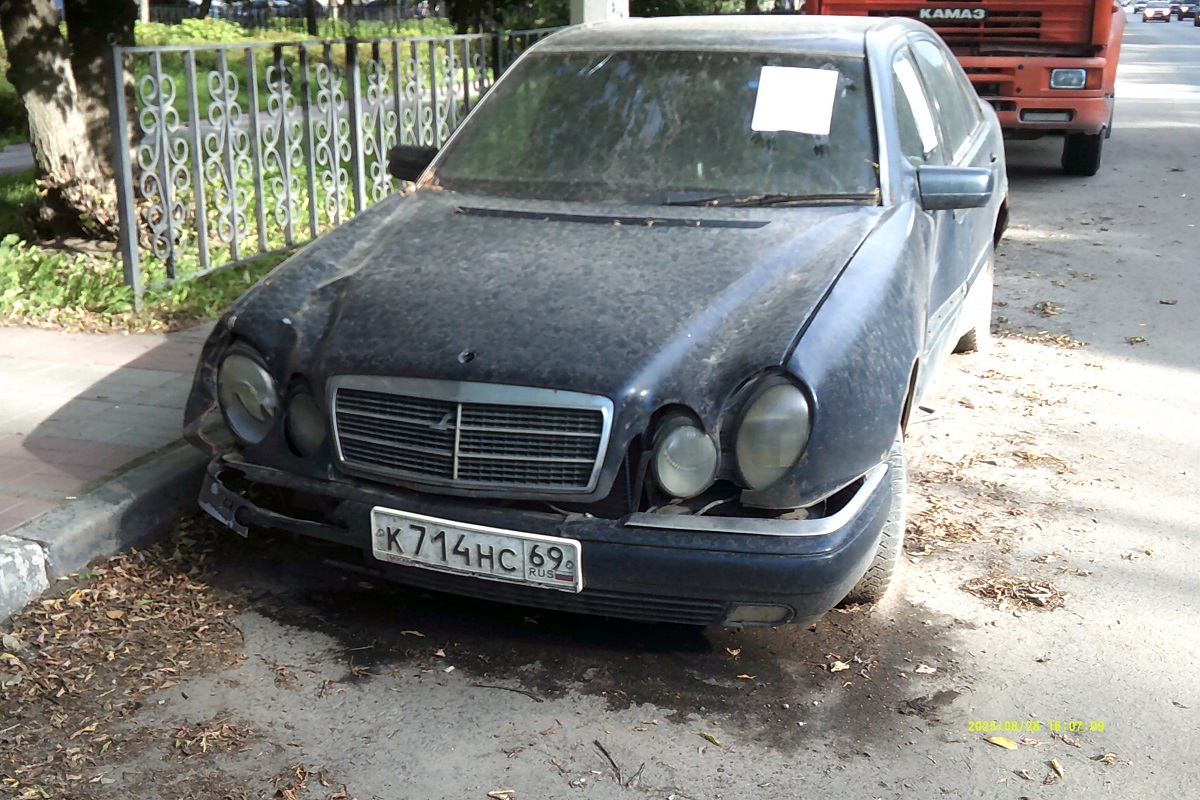 В Твери ищут владельца старого «Мерседеса» 