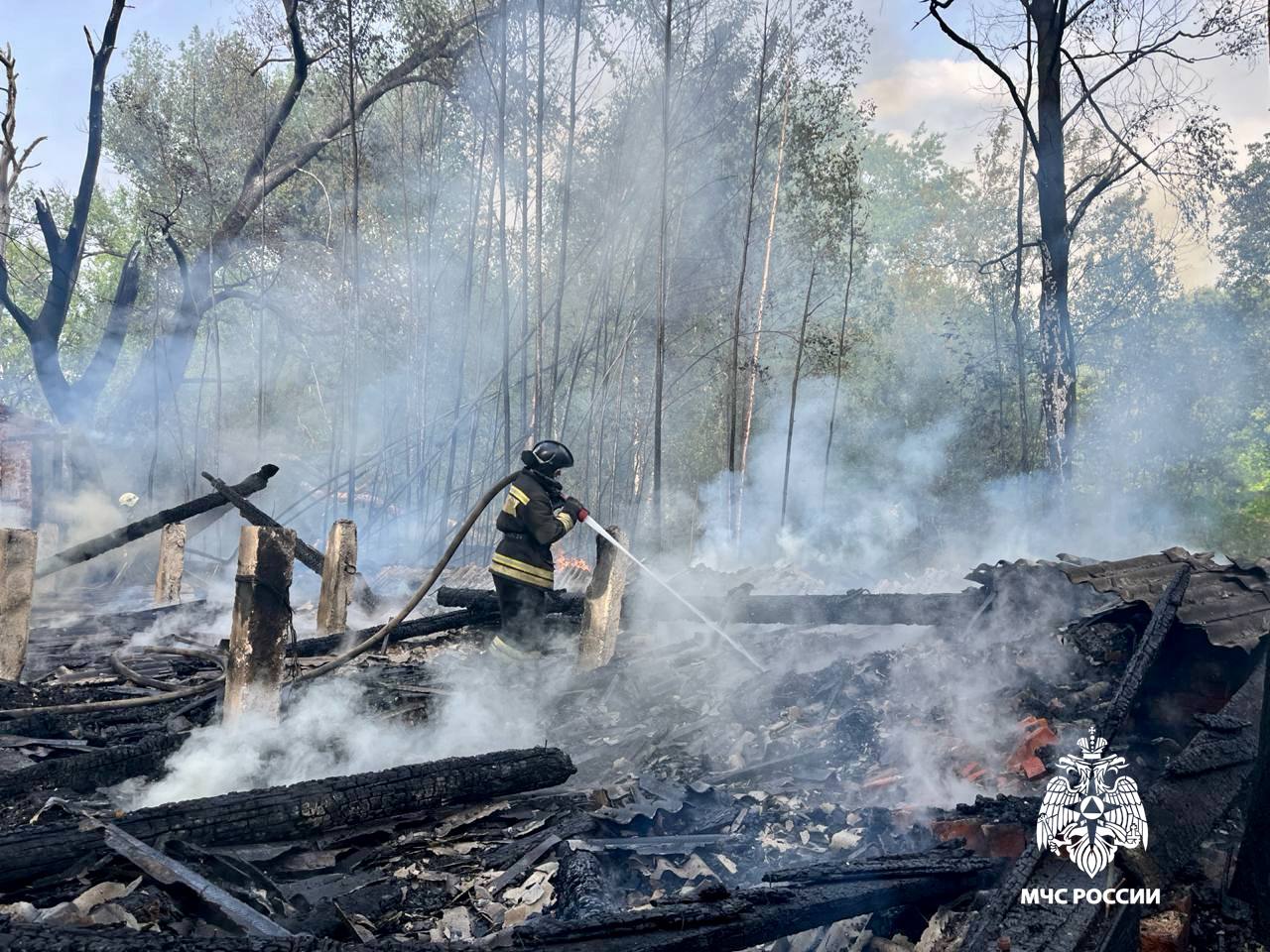 В Твери горит территория бывшей химбазы Фото: ГУ МЧС по Тверской области