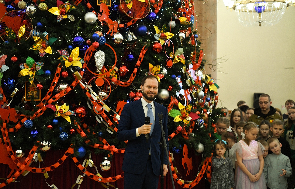 Виталий Королев поздравил детей на Губернаторской елке - новости Афанасий