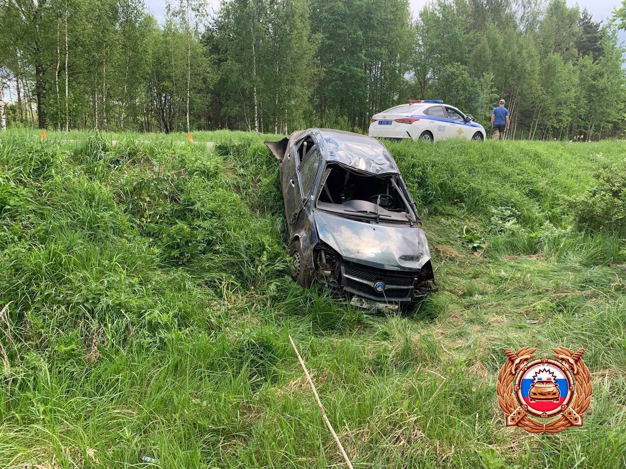 Под Лихославлем два человека пострадали в вылетевшей в кювет машине Фото: ГАИ