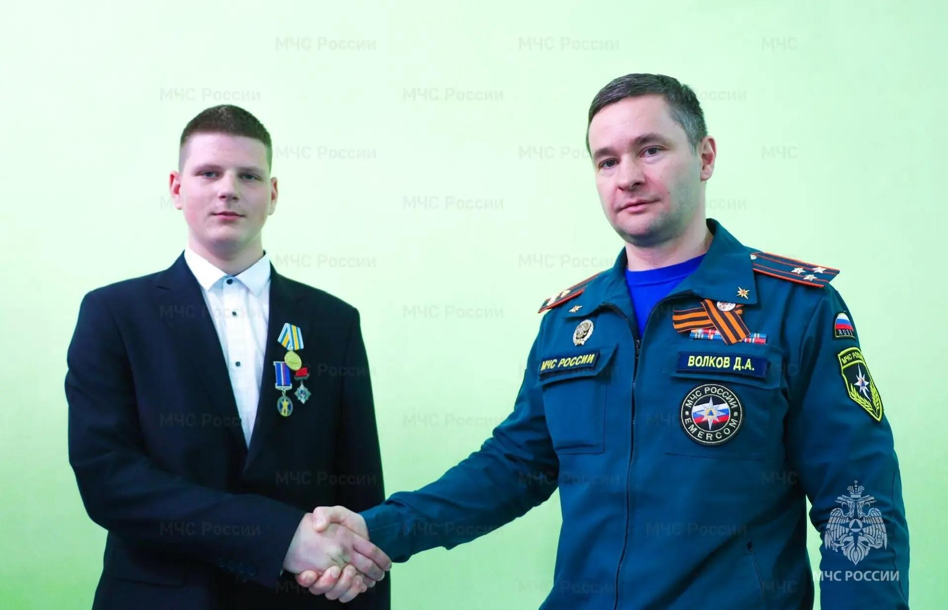 Школьнику из Тверской области вручили медаль «За спасение погибающих на водах» - новости Афанасий