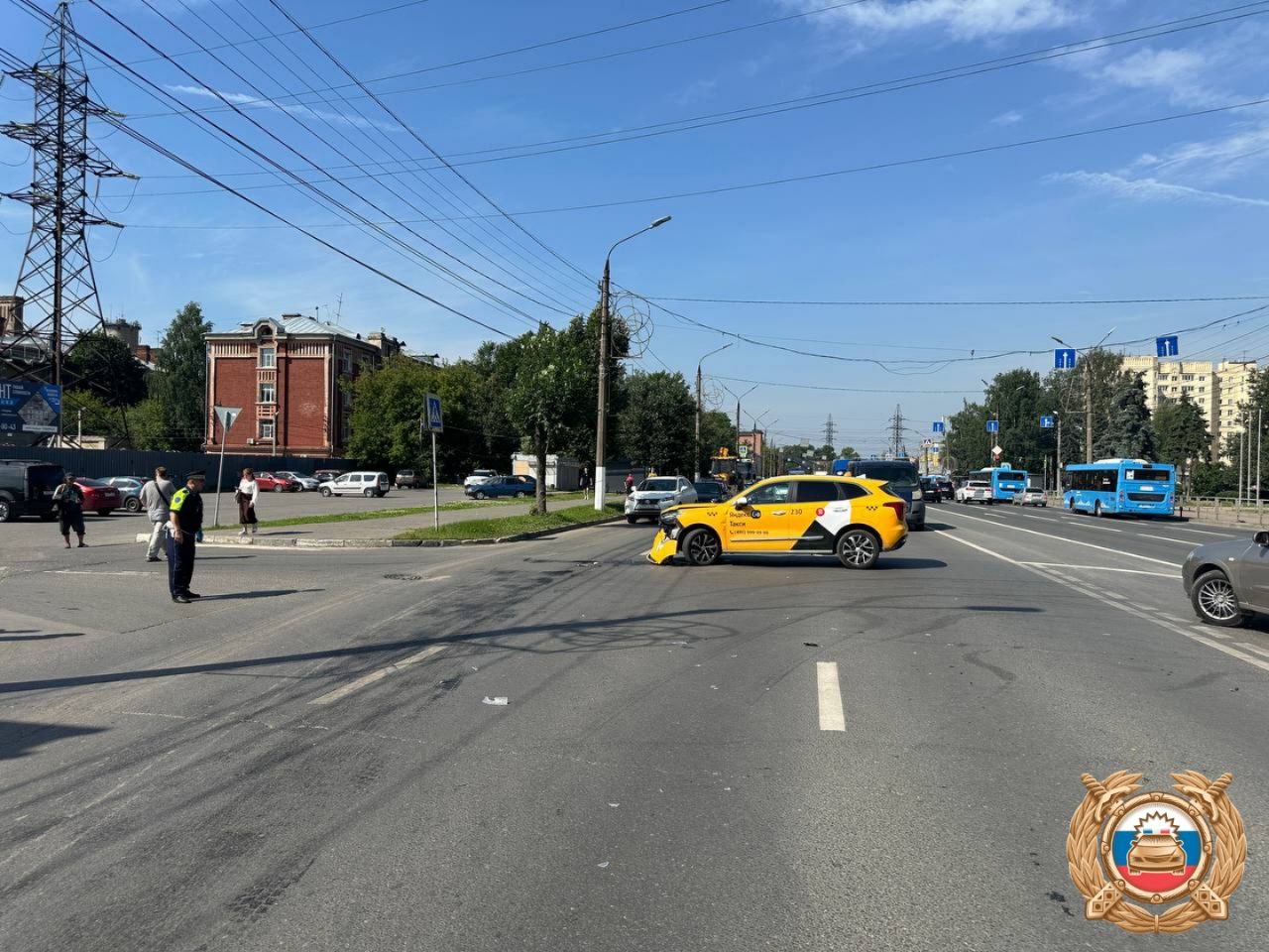 В Твери у ТЦ «Рубин» участниками ДТП стали мотоцикл и две легковушки