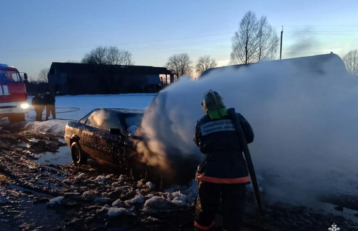 В Андреапольском округе горел автомобиль - новости Афанасий