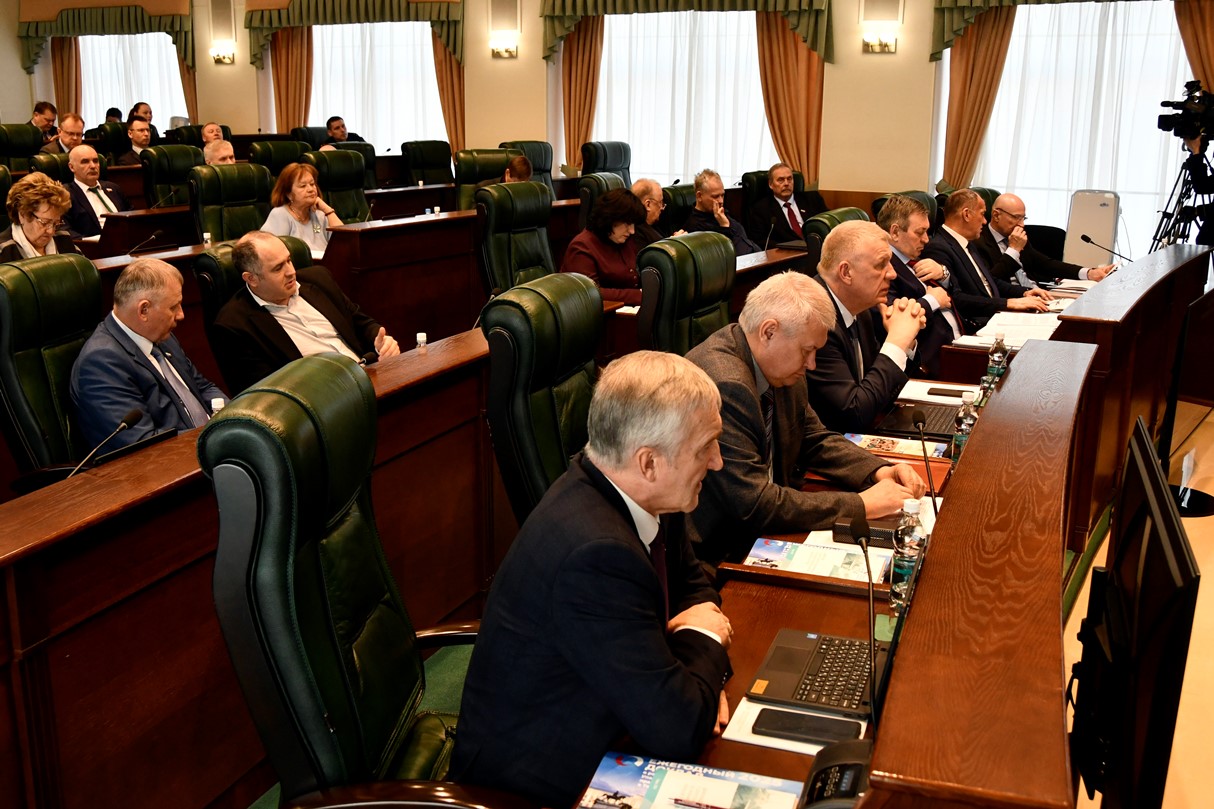 Тверские парламентарии одобрили отчет о работе сенатора РФ Андрея Епишина - новости Афанасий