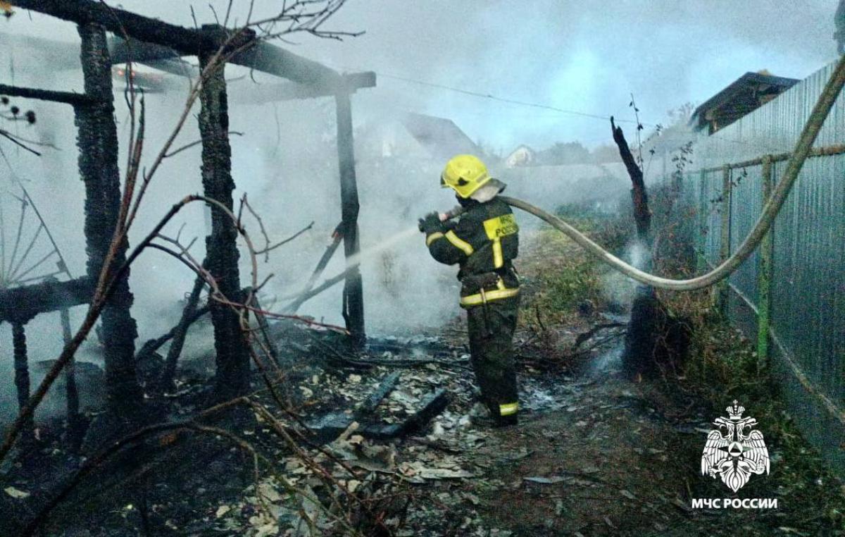 От дома под Конаково остались одни угли Фото: МЧС Тверской области