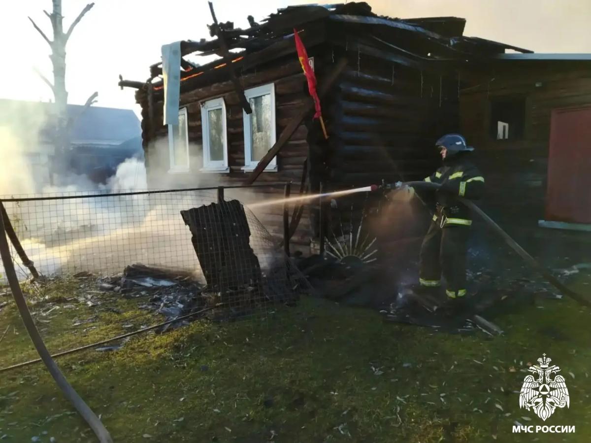 В Макстихинском округе загорелся жилой дом Фото, видео: МЧС Тверской области