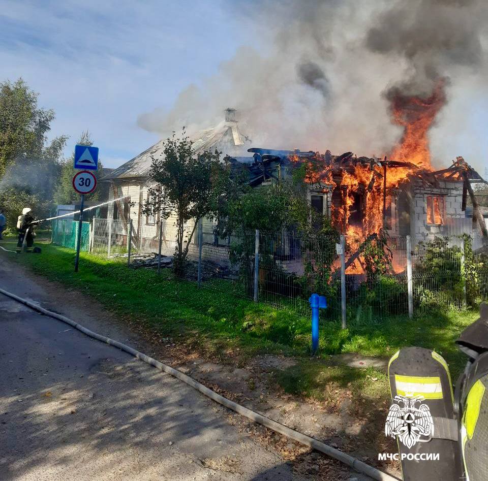 В Твери на Пригородной произошел пожар в жилом доме Фото: МЧС