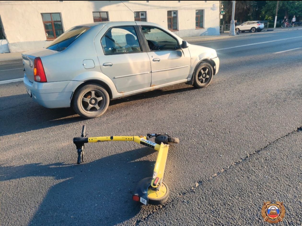 В Твери у Старого моста двое детей пострадали в ДТП с самокатом и легковушкой Фото: ГАИ В Твери у Старого моста двое детей пострадали в ДТП с самокатом и легковушкой Фото: ГАИ