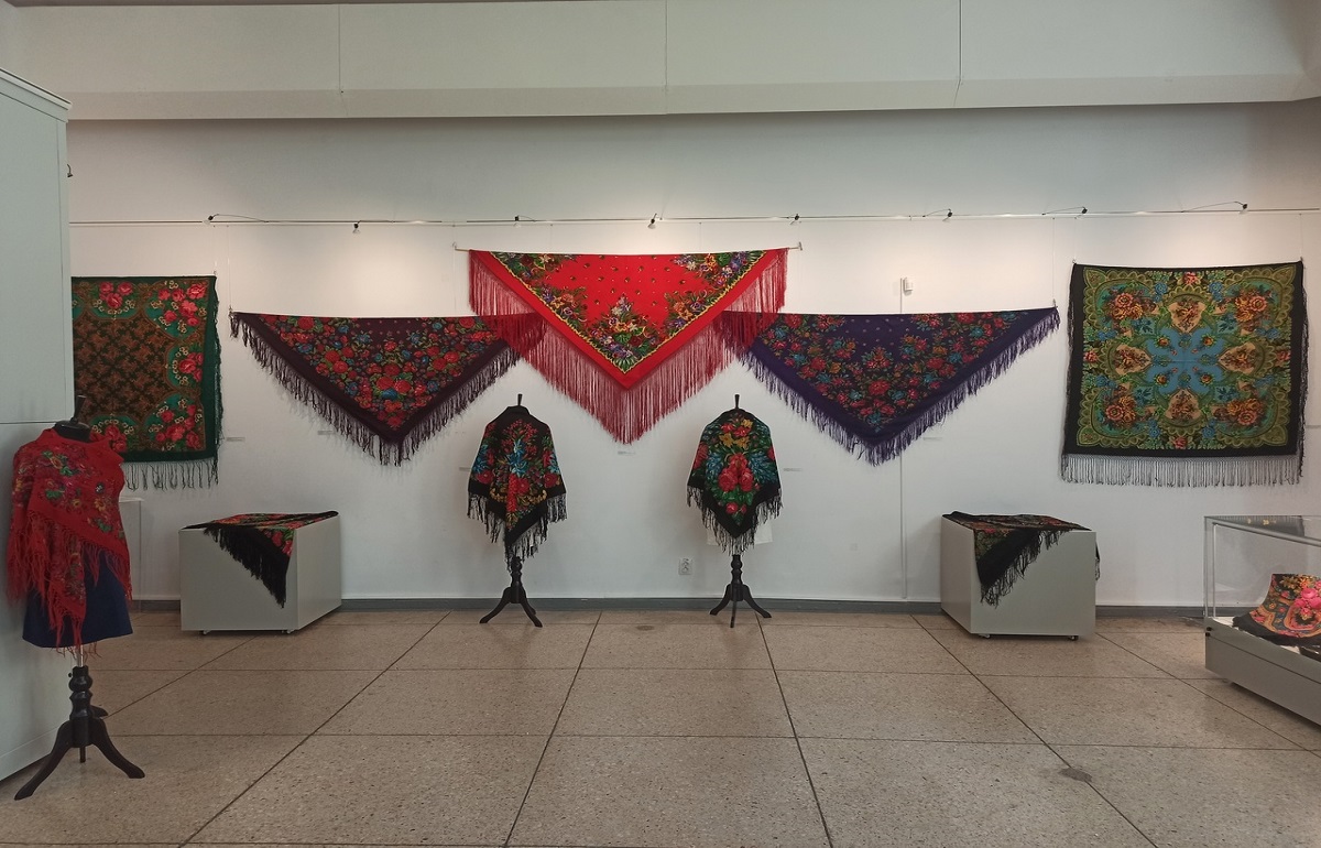 В Твери выставляется коллекция павлопосадских платков Фото: Музейно-выставочный центр имени Л. Чайкиной.