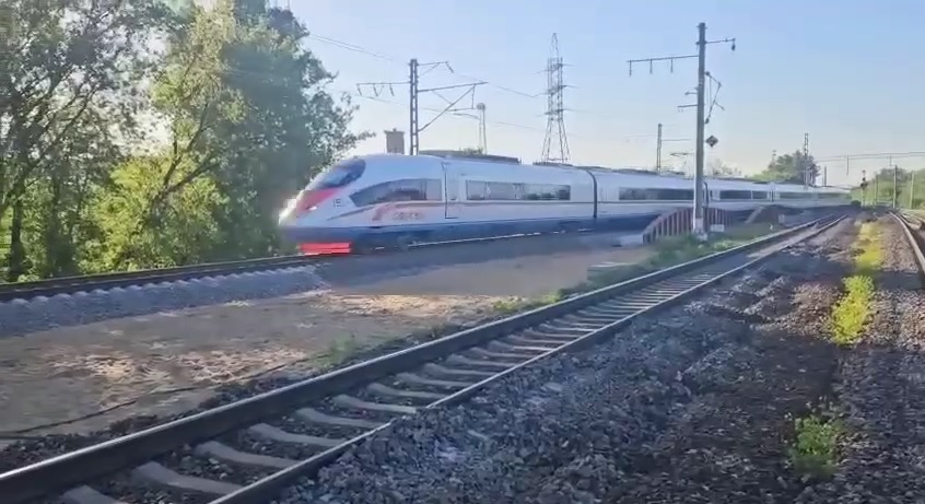 В Твери перевели движение по железной дороге на временные путепроводы  Видео: СПб-Главный