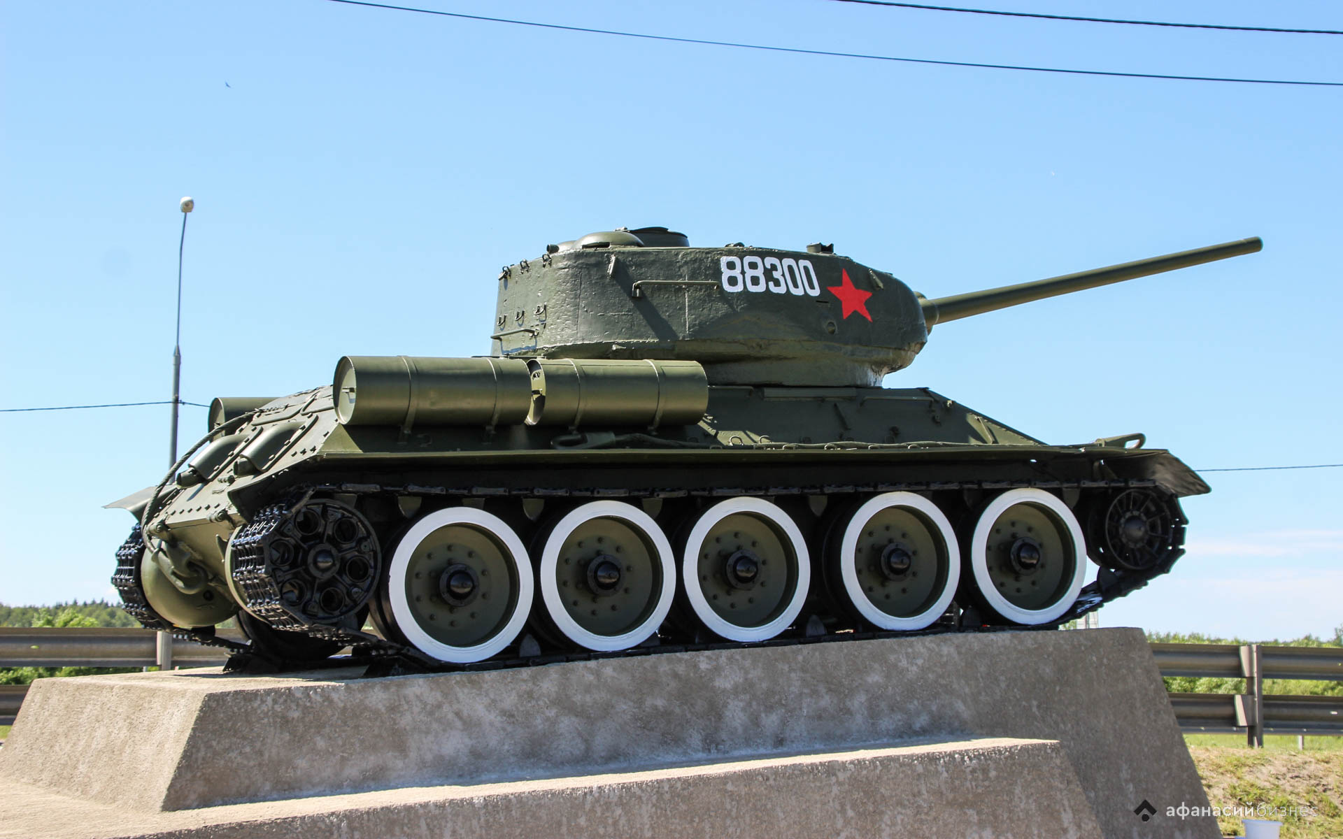 Танк Т-34 на въезде в Тверь помоют после зимы Фото: архив редакции