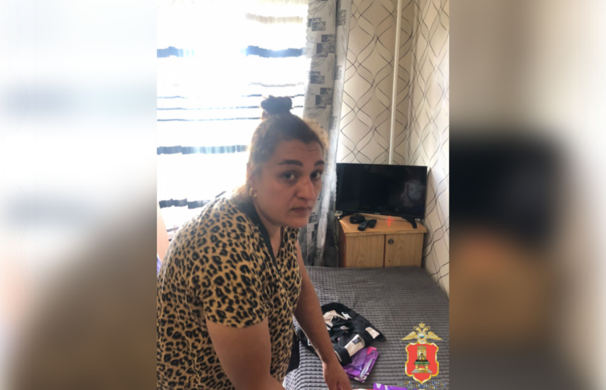 Полиция проверяет хозяйку квартиры, которая сдавалась в аренду закладчице в Ржеве Фото: УМВД Тверской области