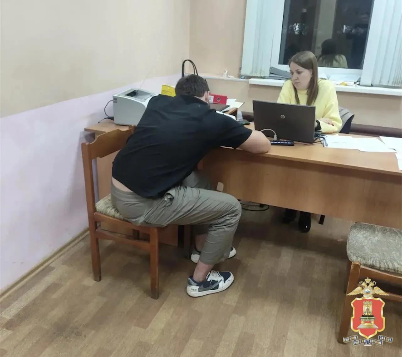 Задержан водитель, устроивший шоу с автоматом в Вышнем Волочке Тверской области Фото, видео: пресс-служба УМВД России по Тверской области