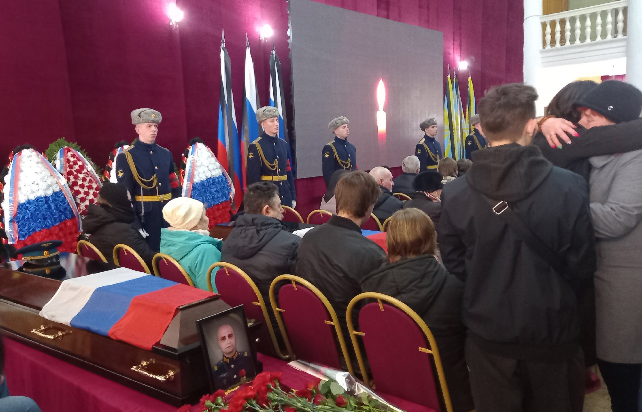 «Замечательный отец, замечательный муж и замечательный человек»: Тверь простилась с погибшим экипажем Ил-76 Фото, видео: Илья Крутов
Фото: правительство Тверской области