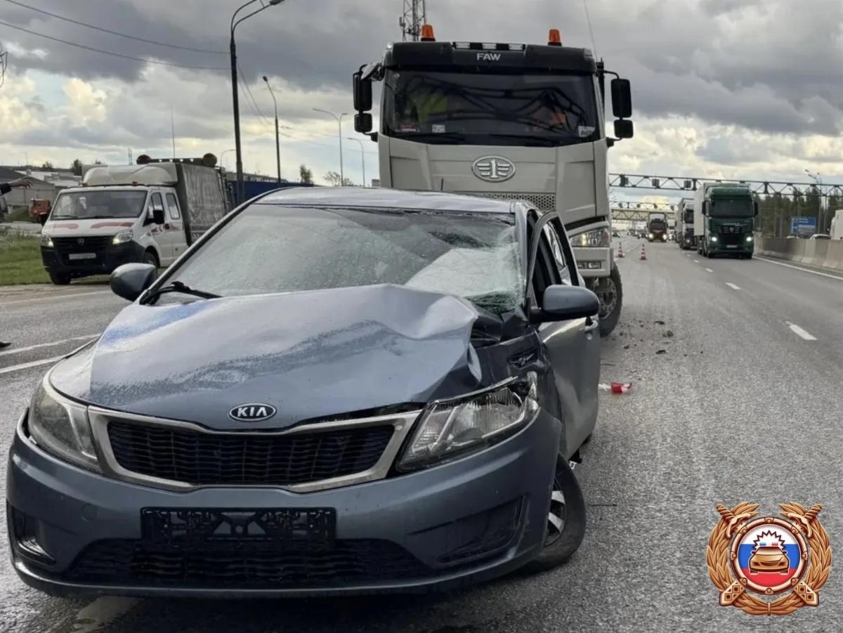 В ДТП с грузовиком под Тверью пострадали два человека Фото: ГАИ