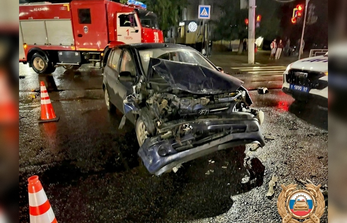 В Твери в момент ДТП «уронили» машину скорой помощи - новости Афанасий