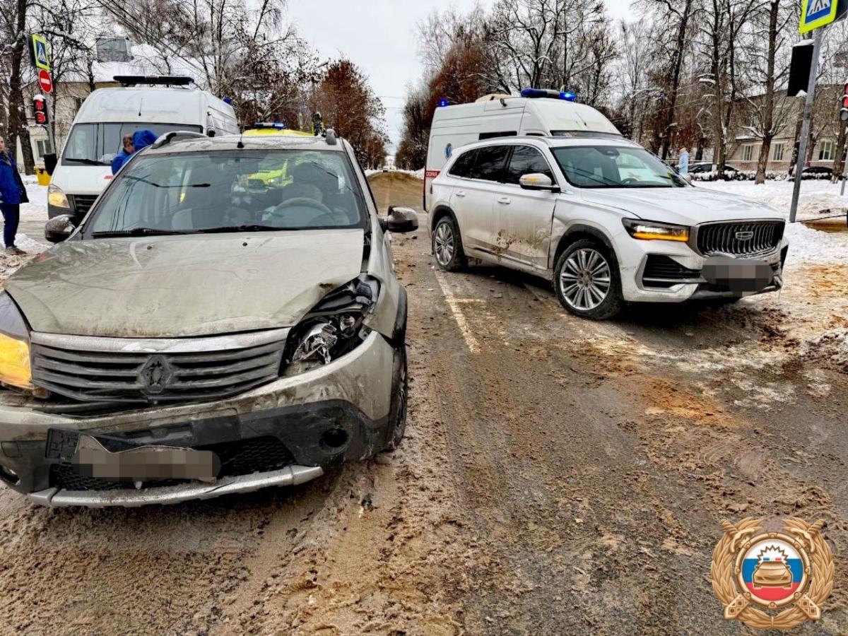 Женщина и двое детей пострадали в ДТП на Мусоргского в Твери Фото: ГАИ