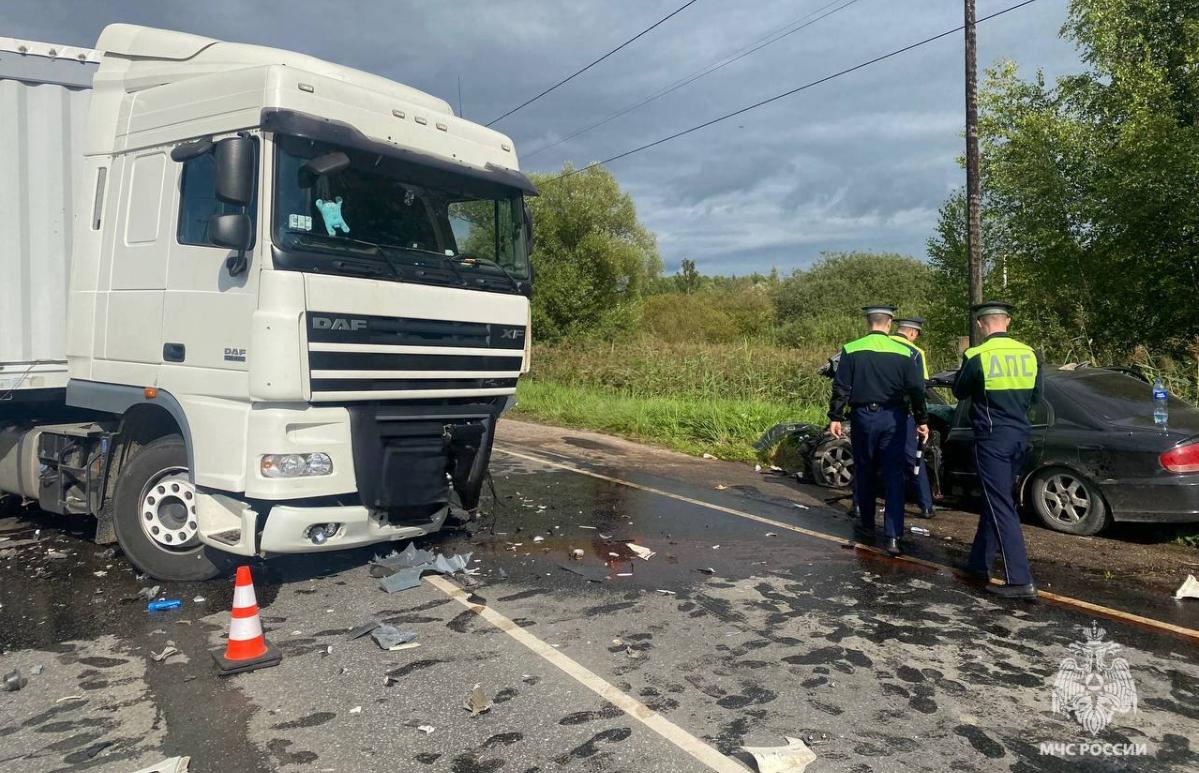 После ДТП с фурой в Бежецке водитель легковушки попал в больницу - новости Афанасий