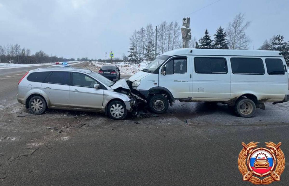 Автомобилист, ожидая проезда, стал участником ДТП на М9 в Тверской области - новости Афанасий