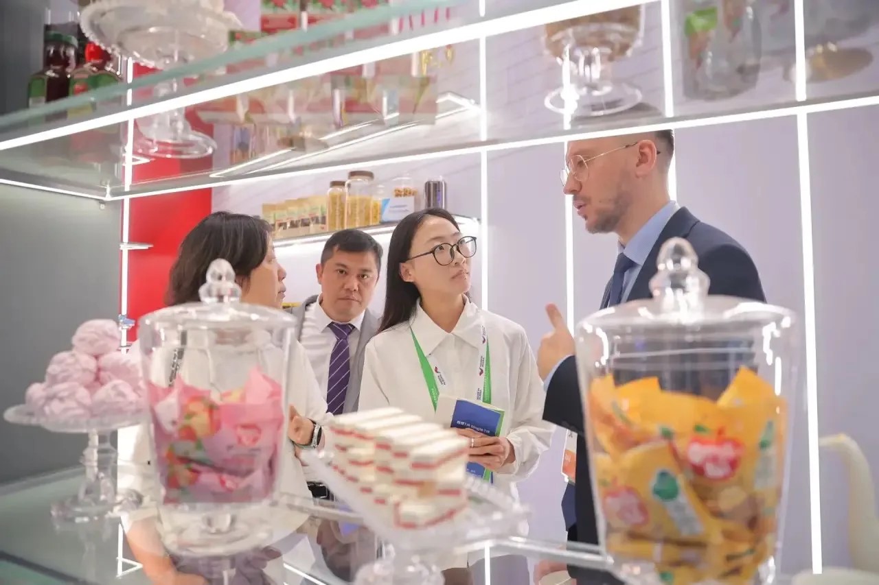 Китайцам дали попробовать тверской мармелад, кофе и хлеб 