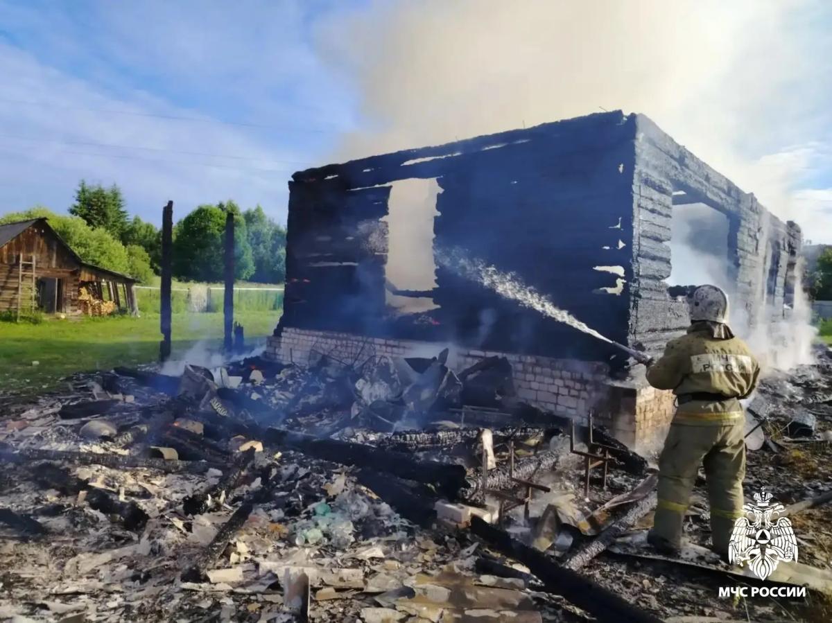 Два человека пострадали при пожаре в Тверской области Фото: МЧС