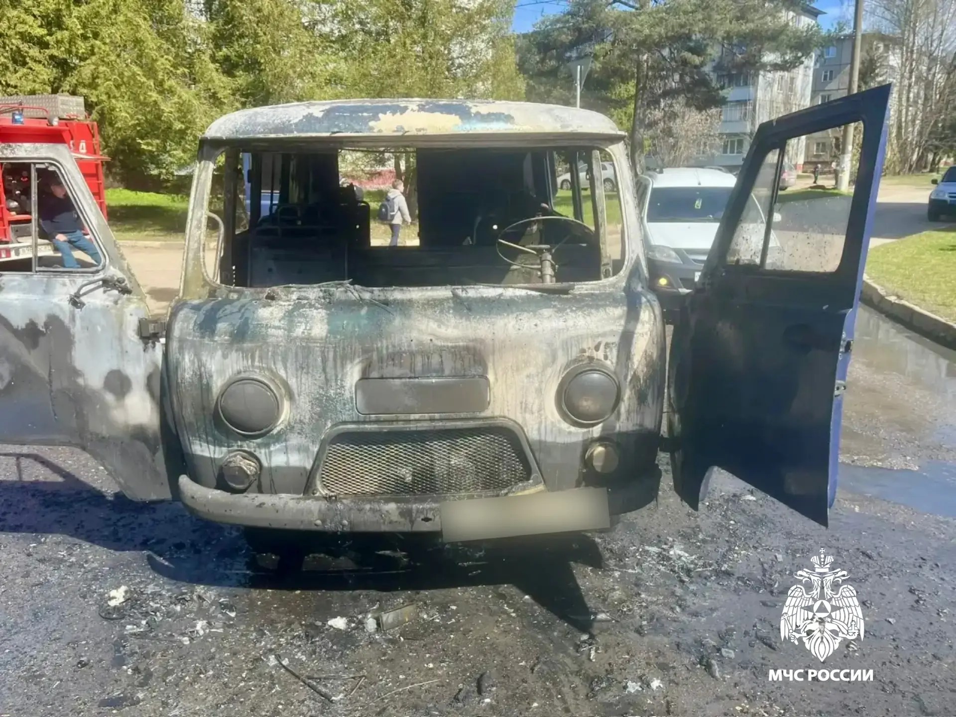 В Редкино на дороге сгорел УАЗ Фото: МЧС