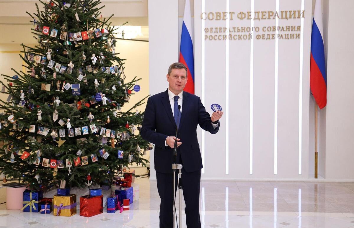 Сенатор Андрей Епишин исполнил новогоднюю мечту восьмилетней Киры из города Твери  - новости Афанасий