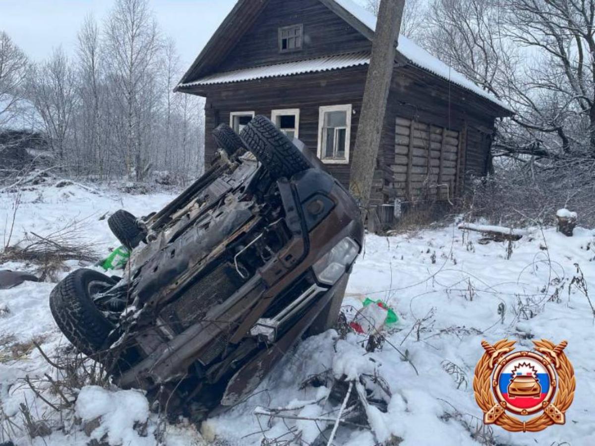 В Бежецком районе кроссовер опрокинулся в кювет Фото: ГАИ