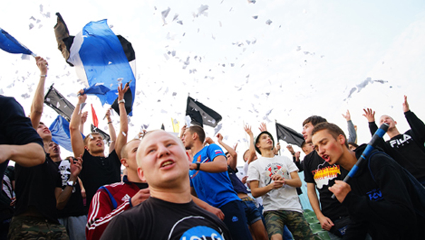 Здесь болеют наотмашь: репортаж о фанатском секторе «Волги» 